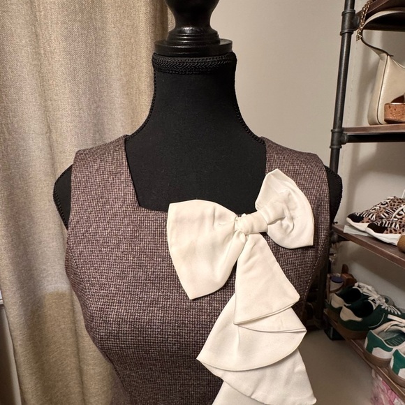 Elegant Brown Dress with White Bow Accent - Picture 8 of 9